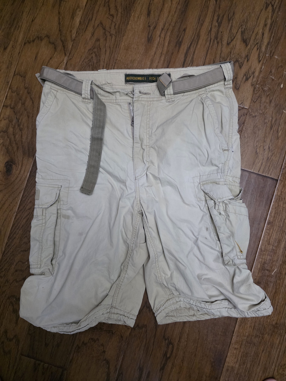 Abercrombie & Fitch Light Tan Cargo Shorts with belt. Needs button.